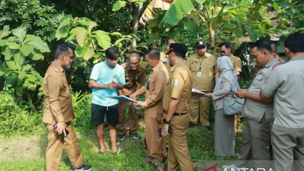 Pemkab Bangkalan menyediakan lahan 5 hektare di Desa Katol Barat, Kecamatan Geger untuk membangun Sekolah Rakyat guna meningkatkan kualitas SDM dan mengatasi kemiskinan ekstrem di tiga kecamatan.