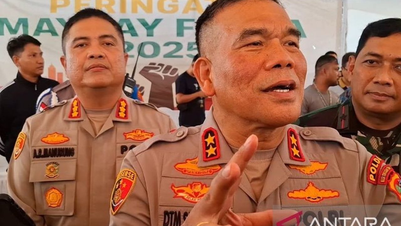 Kapolda NTT, Irjen Pol Daniel Tahi Monang Silitonga, menawarkan kesempatan kepada Renata Mangngi, anak seorang buruh berprestasi di bidang karate, untuk mengikuti tes masuk kepolisian.