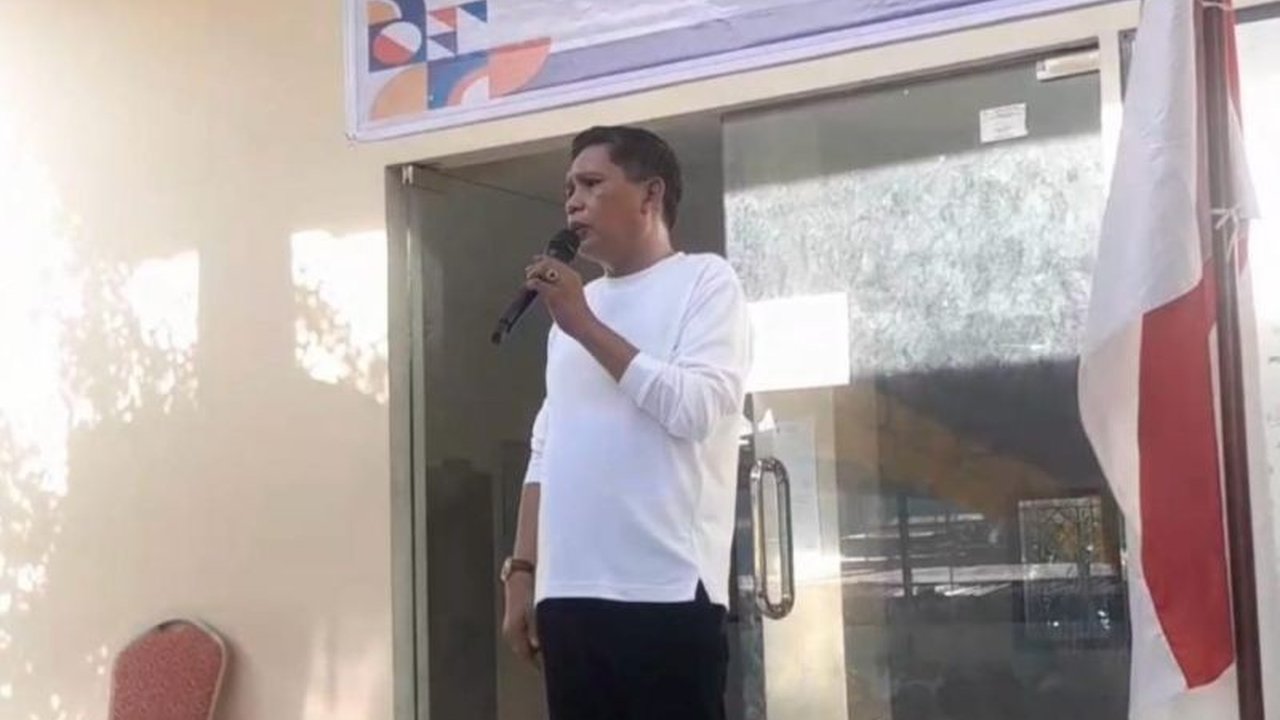 Pemerintah Kota Ambon berkomitmen melindungi 70 ribu pekerja rentan melalui program jaminan sosial ketenagakerjaan, dengan 40 ribu pekerja telah terlindungi sejak 2021.