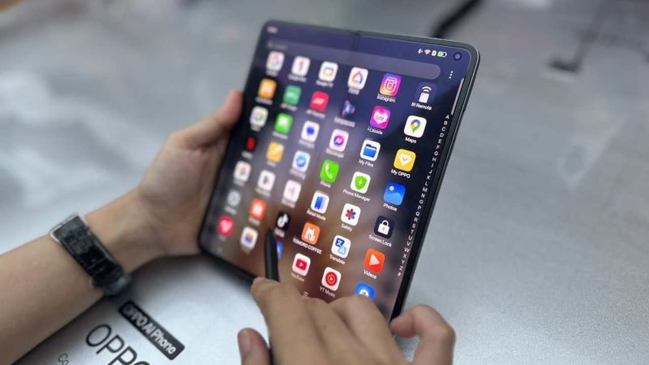 OPPO Find N5, smartphone lipat setipis paspor dengan performa multitasking setara laptop, resmi meluncur di Indonesia, menawarkan desain revolusioner dan teknologi AI terbaru.