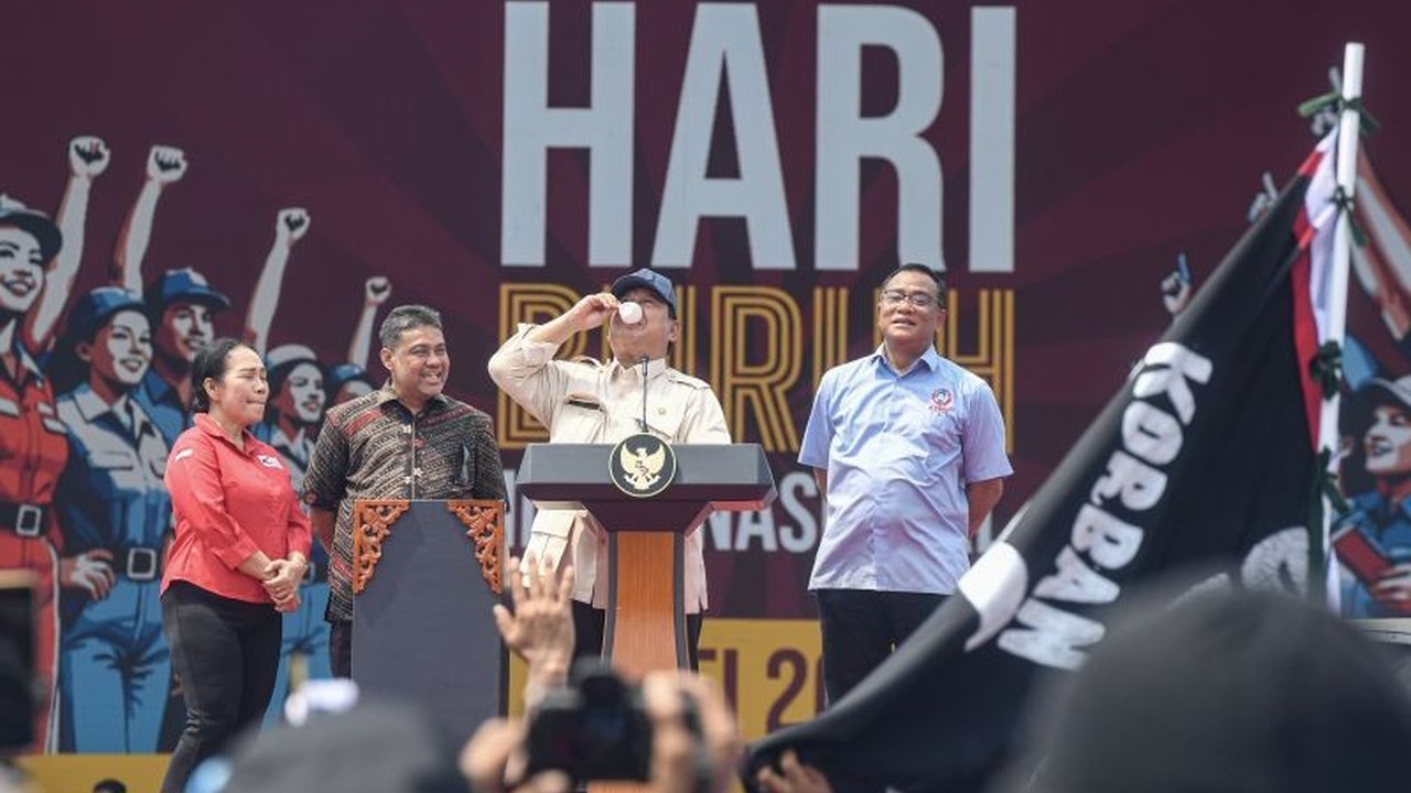 Presiden Prabowo Subianto berencana menarik aset negara yang dikuasai swasta, didasari oleh UUD 45 dan setelah berkonsultasi dengan hakim agung, dengan sengketa lahan Hotel Sultan sebagai salah satu contoh kasus.