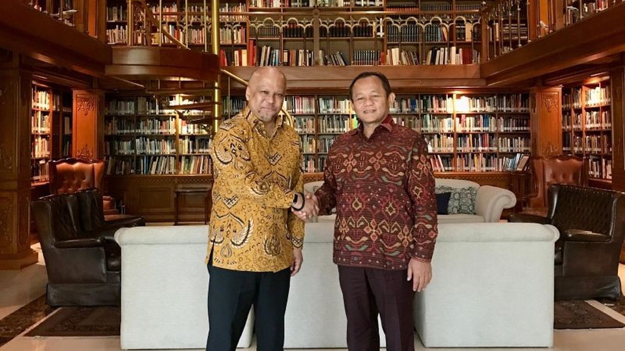 Sekjen Partai Golkar, Muhammad Sarmuji, berencana melakukan digitalisasi partai setelah bertemu Ilham Habibie, membahas penerapan teknologi modern, termasuk KTA digital dan akses informasi yang lebih mudah bagi anggota.
