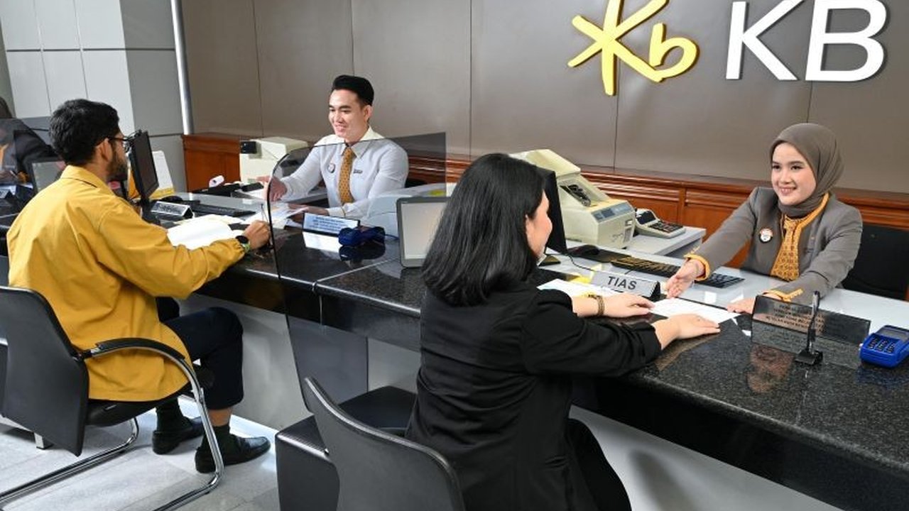 KB Bank membukukan laba bersih Rp352 miliar pada kuartal I-2025, menandai pemulihan signifikan dari kerugian tahun sebelumnya, didorong oleh pertumbuhan kredit yang sehat dan perbaikan kualitas aset.