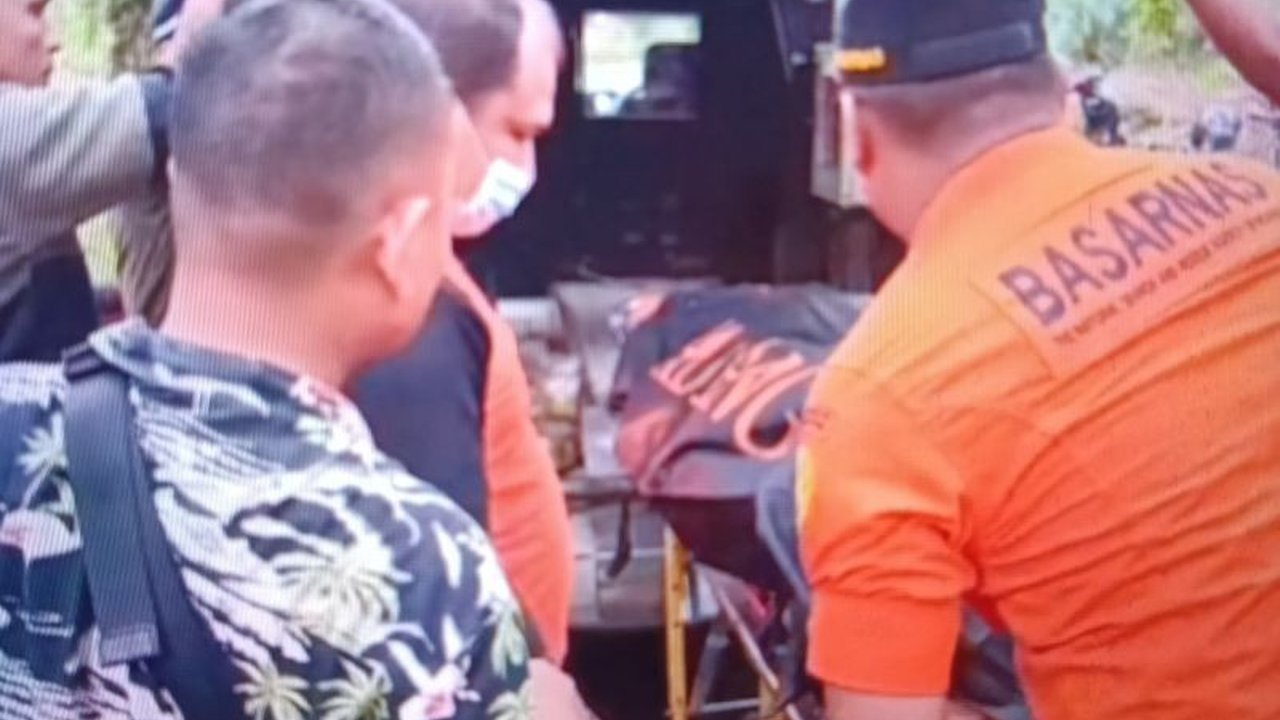 Tim Basarnas Pasaman berhasil menemukan potongan tubuh Sukriadi (56) yang diduga diterkam buaya di Batang Rosak, Pasaman Barat, setelah pencarian selama lima hari.