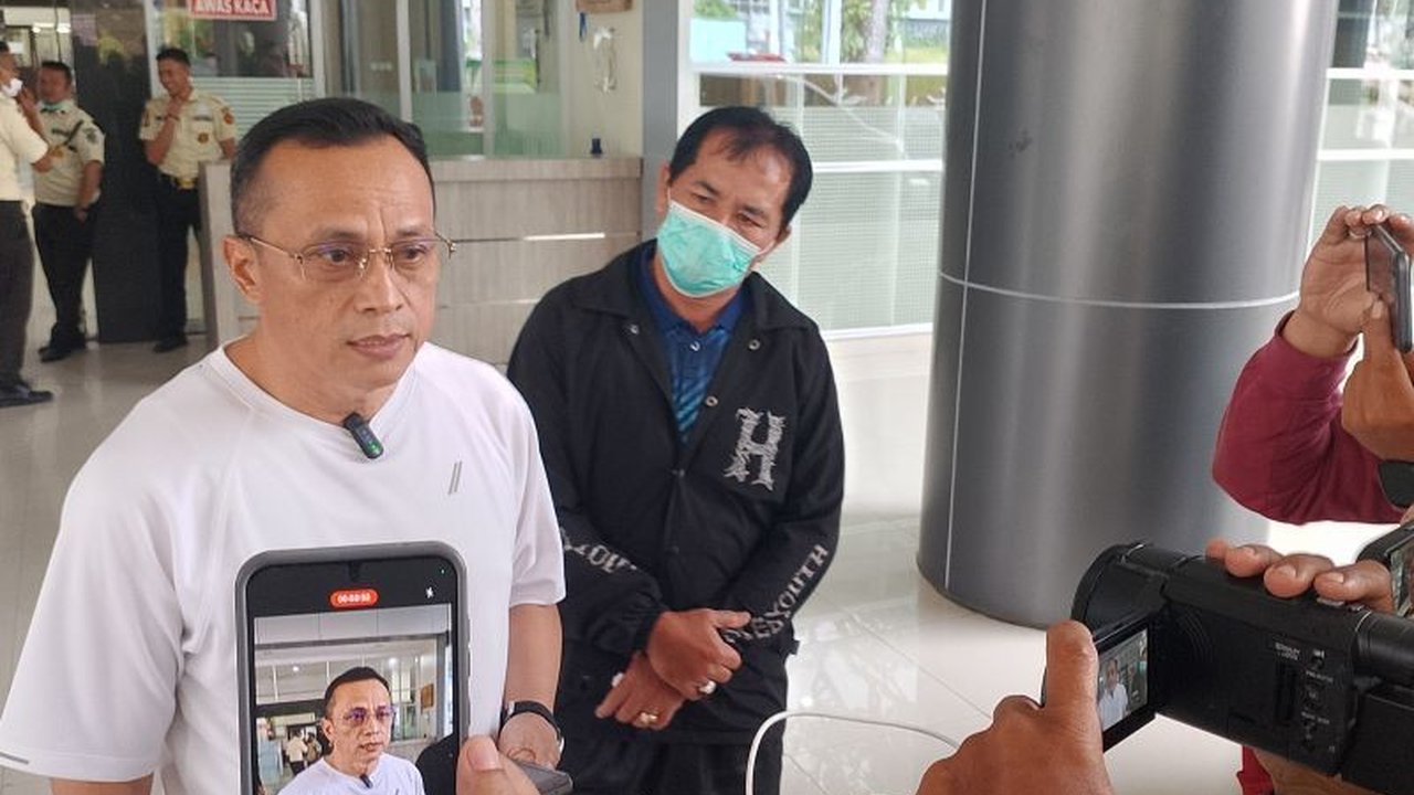 Satu warga binaan Lapas Bukittinggi meninggal dunia akibat miras oplosan, menambah jumlah korban meninggal menjadi dua orang, sementara 11 lainnya masih dirawat.