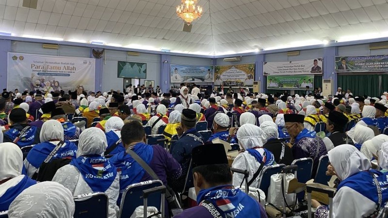Gubernur Kepri, Ansar Ahmad, mengingatkan jamaah haji untuk saling membantu, terutama lansia, agar ibadah haji berjalan lancar dan khusyuk di Tanah Suci.