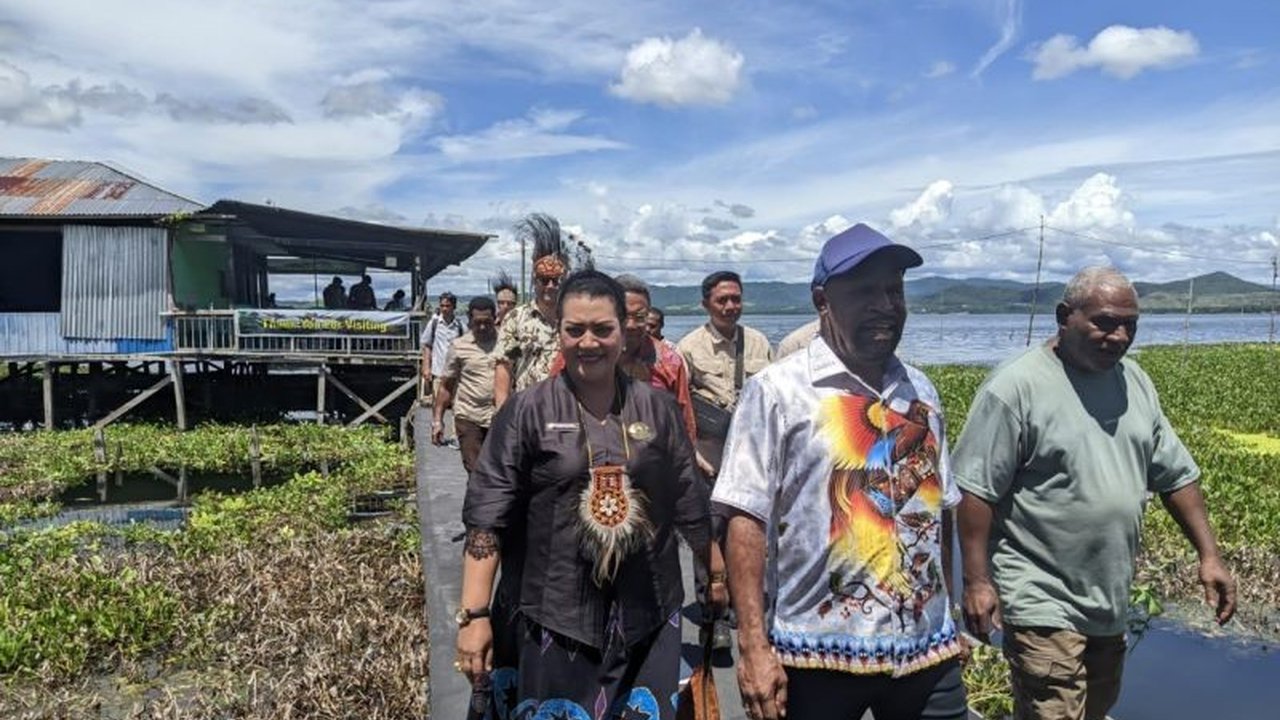 Bupati Jayapura, Yunus Wonda, luncurkan transformasi birokrasi untuk meningkatkan efisiensi dan kualitas pelayanan publik di Kabupaten Jayapura, Papua.