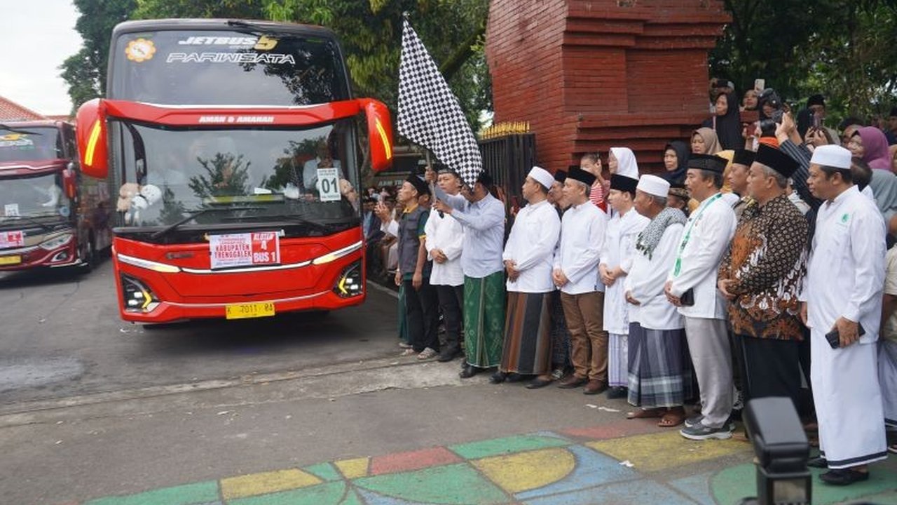 Sebanyak 359 jamaah calon haji (JCH) Trenggalek diberangkatkan ke Asrama Haji Surabaya, sementara 17 lainnya gagal berangkat karena kendala visa dan kesehatan.
