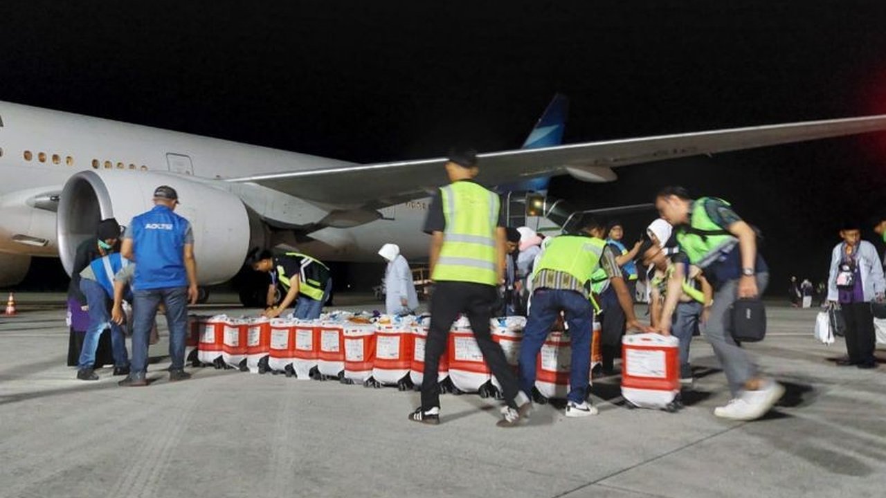 Sebanyak 386 jamaah calon haji (JCH) asal Nusa Tenggara Barat (NTB) telah tiba di Makkah, menandai dimulainya keberangkatan kloter pertama melalui Bandara Internasional Lombok pada 2 Mei 2025.
