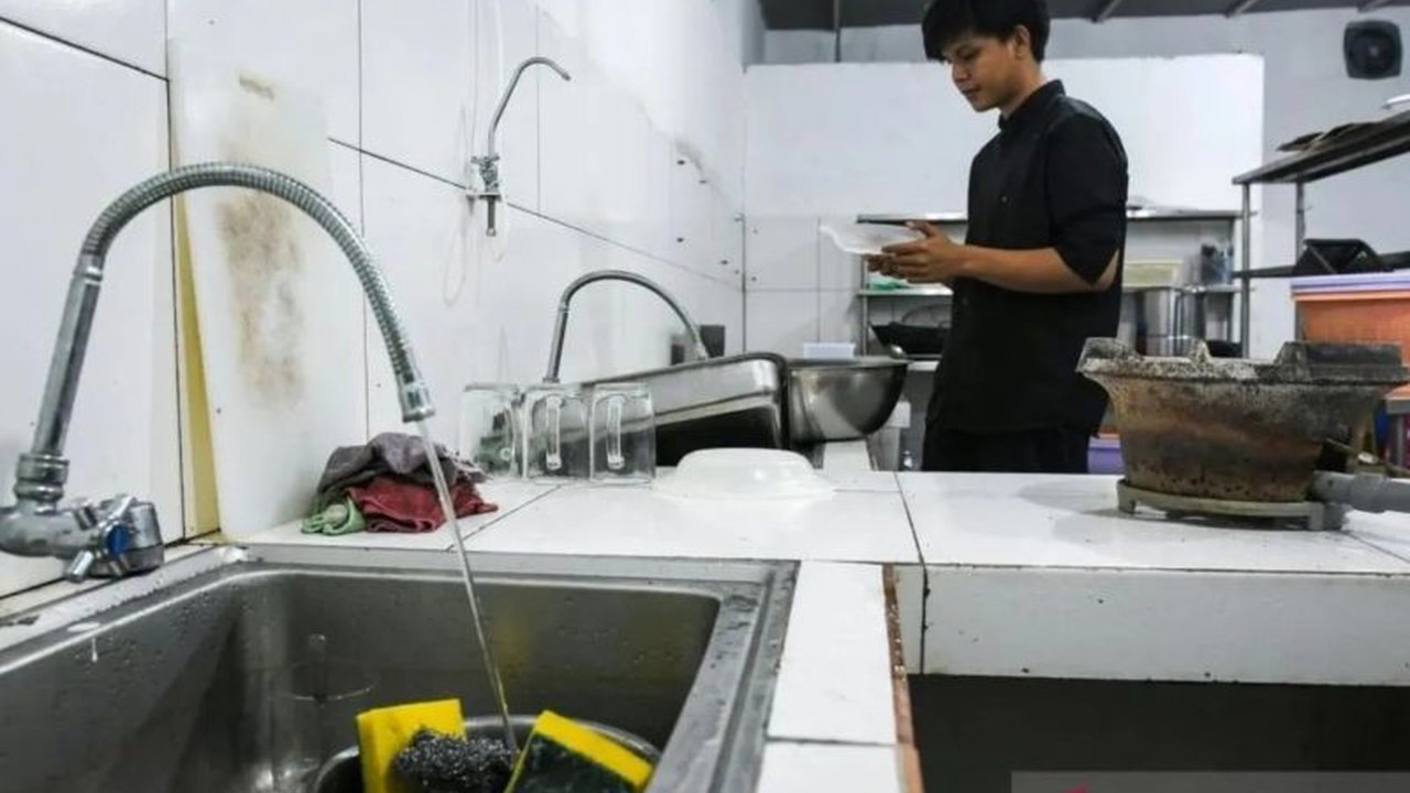 Yayasan Media Berkat Nusantara (MBN), penyelenggara Program Makan Bergizi Gratis (MBG), dilaporkan ke Polres Jaksel atas dugaan penggelapan dana mitra dapur sebesar Rp975.375.000; pihak yayasan membantah dan menyatakan perbedaan perhitungan.