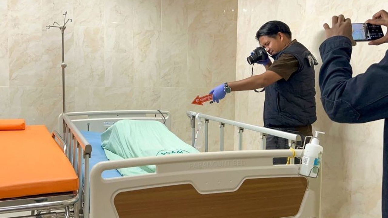 Kematian dua narapidana Lapas Bukittinggi diduga akibat minuman keras oplosan, Komnas HAM Sumbar desak investigasi tuntas untuk penegakan HAM.