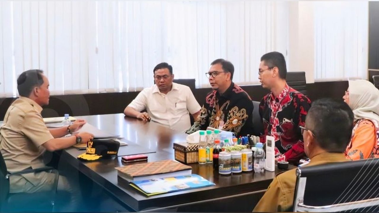 Bank Indonesia (BI) Kalteng memberikan delapan rekomendasi strategis kepada pemerintah daerah untuk mendorong pertumbuhan ekonomi yang berkelanjutan di tahun 2025, fokus pada sektor pertanian, pertambangan, pariwisata, dan UMKM.