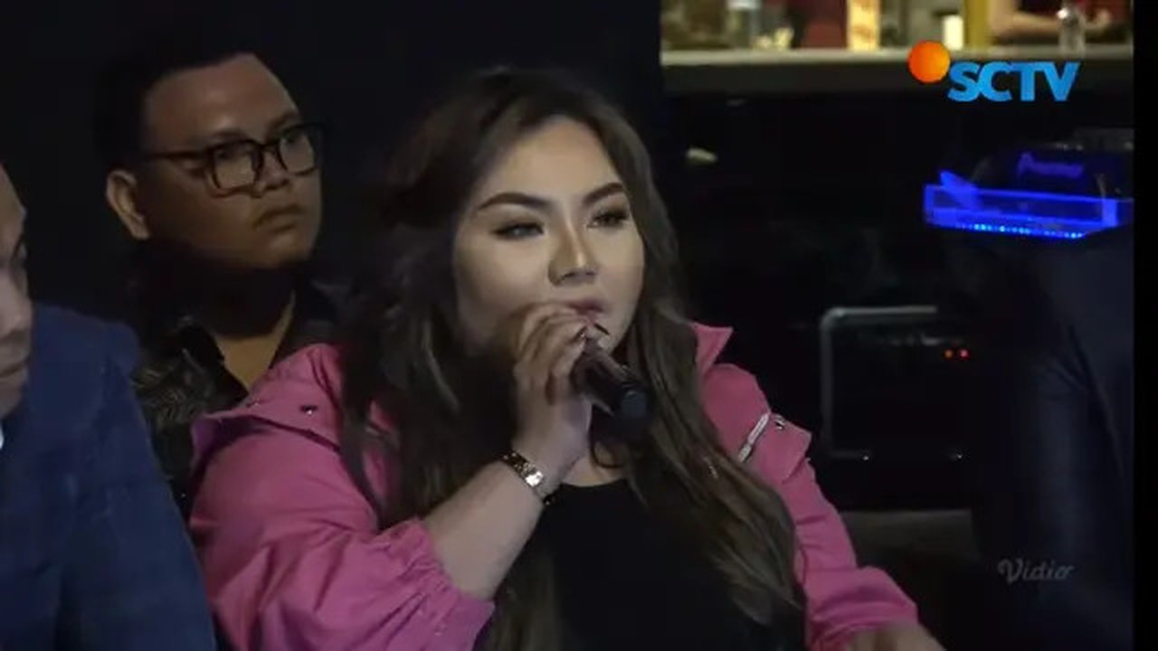 Lisa Mariana. (Tangkapan layar YouTube Hot Shot/ YouTube SCTV)