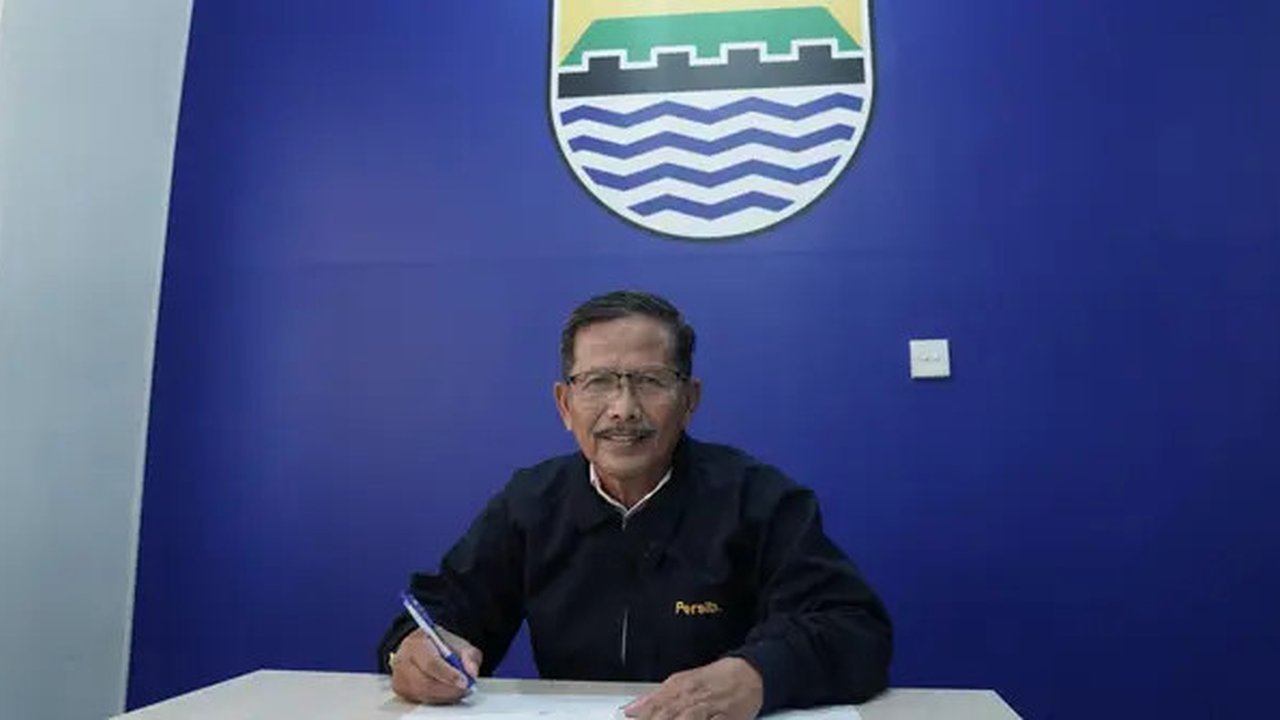 Persib Bandung resmi menunjuk Djadjang Nurdjaman sebagai direktur teknik. (Bola.com/Erwin Snaz)
