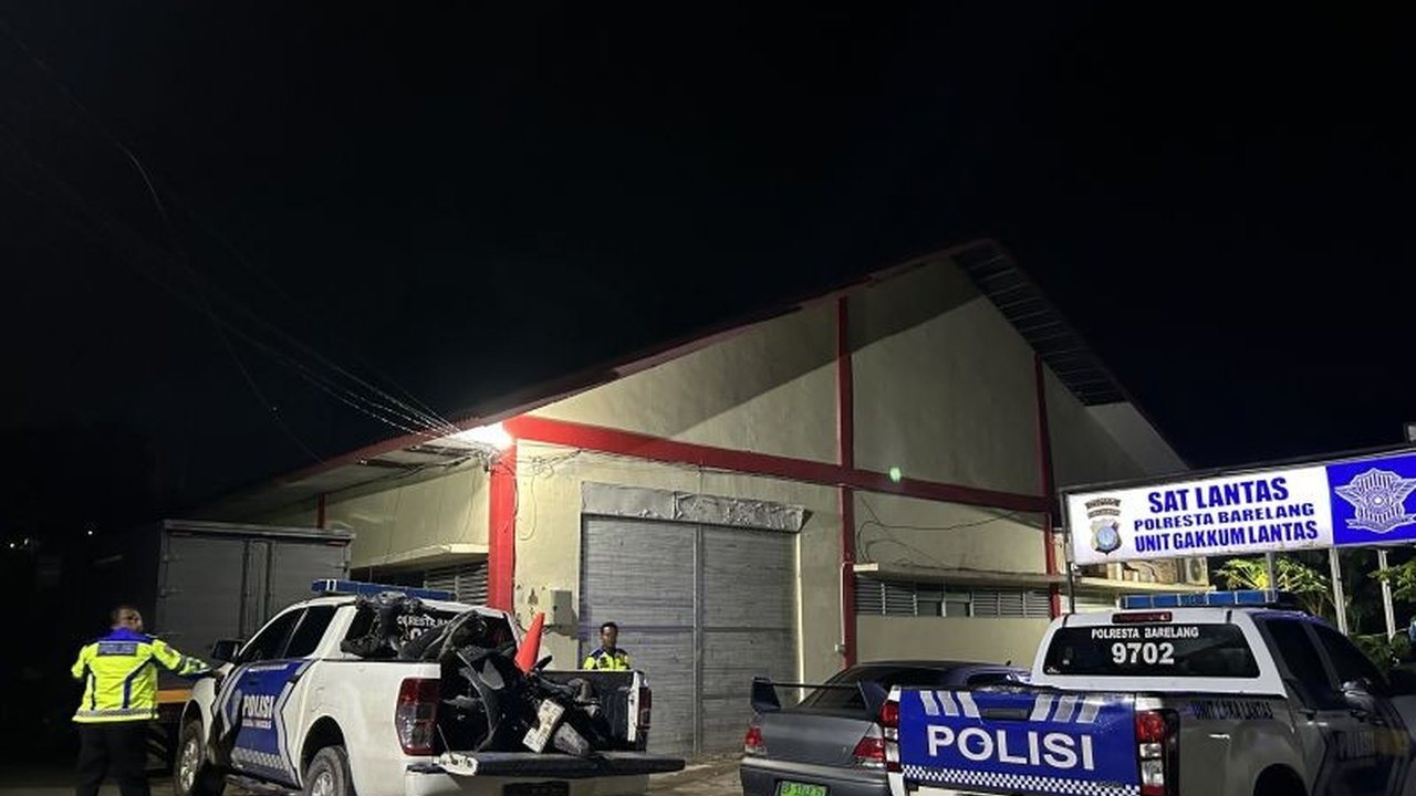Kecelakaan lalu lintas di Simpang Tiban Center Batam akibat rem blong pada truk lori mengakibatkan satu korban meninggal dan beberapa luka berat.