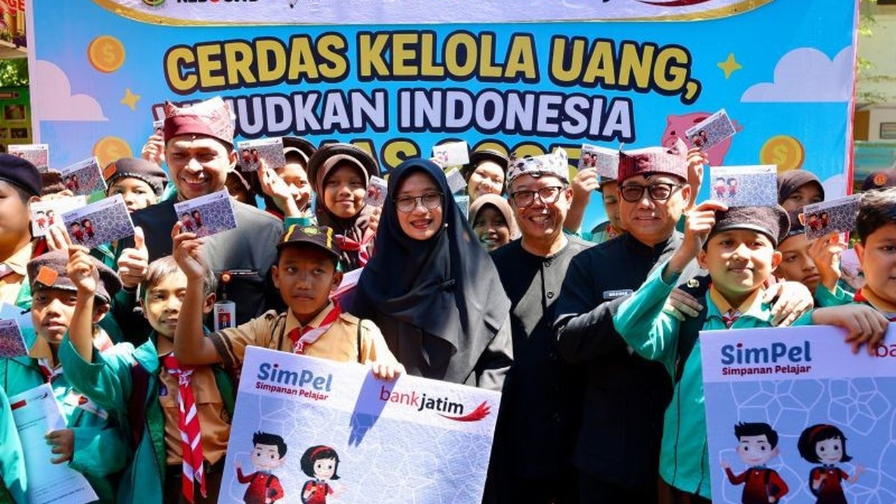 Otoritas Jasa Keuangan (OJK) Jember berkolaborasi dengan Pemkab Banyuwangi dan Bank Jatim meluncurkan program literasi keuangan nasional untuk pelajar di Banyuwangi, dengan target pembukaan rekening bagi seribu siswa.