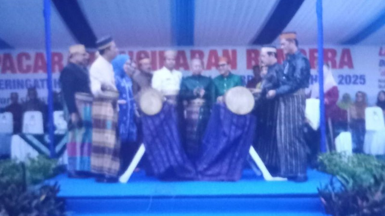 LLDIKTI Wilayah IX berhasil mengumpulkan 800 kantong darah dalam program donor darah 'Dari Kampus untuk Negeri' di Makassar, sebagai bagian dari peringatan Hardiknas 2025.