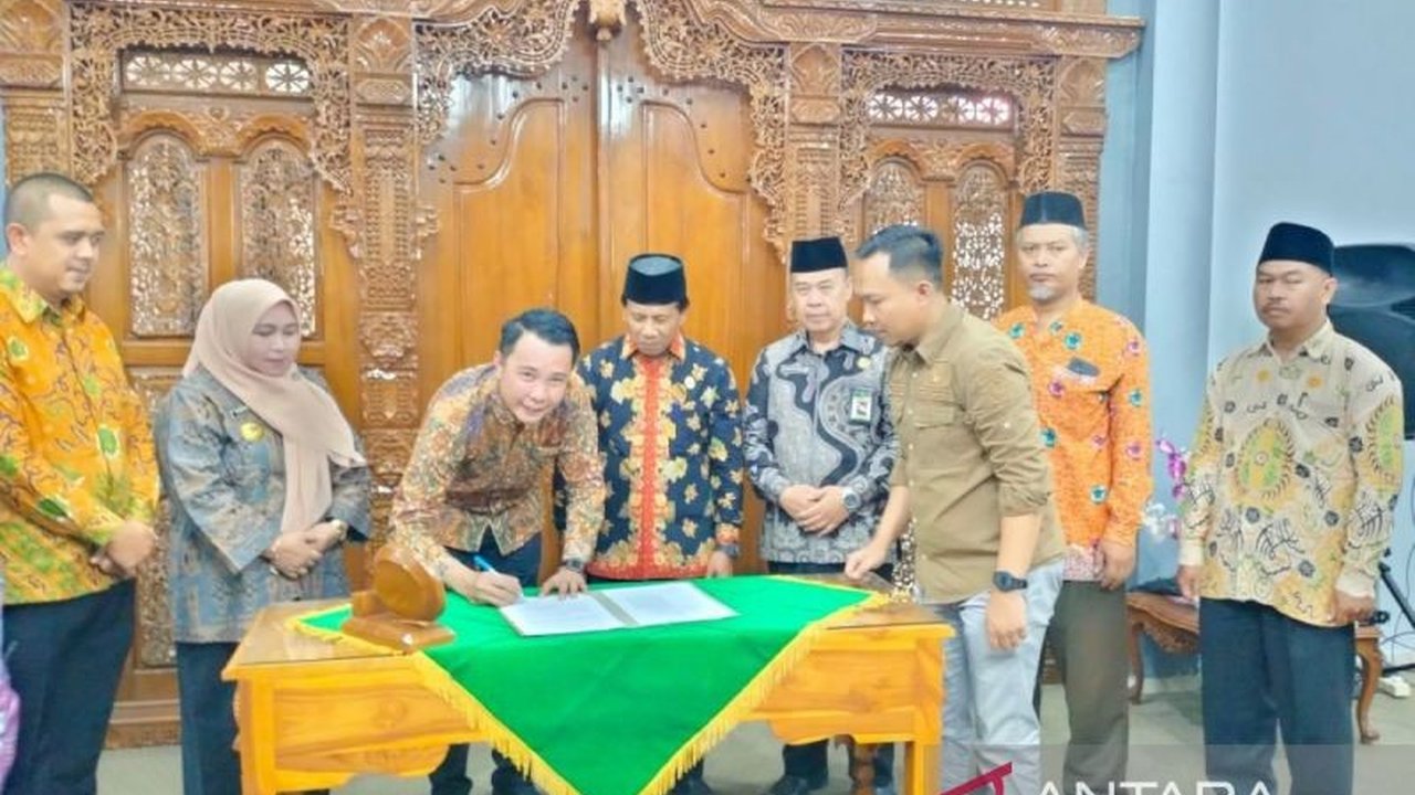 Dinas Dukcapil Rejang Lebong berkolaborasi dengan Kemenag untuk mempercepat dan mengintegrasikan pengurusan administrasi kependudukan bagi pasangan pengantin baru, memangkas waktu tunggu dan birokrasi.