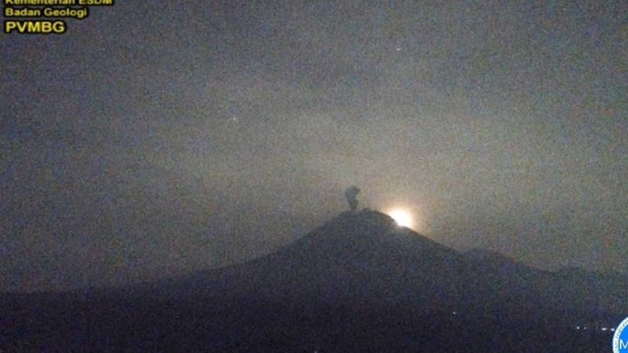Semeru Erupsi! Letusan Capai 500 Meter, Warga Diminta Jauhi Zona Bahaya