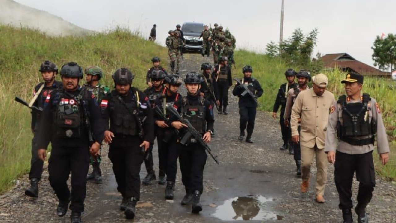 TNI dan Polri meningkatkan patroli gabungan di Puncak Jaya untuk mengantisipasi potensi konflik menjelang putusan Mahkamah Konstitusi (MK) terkait sengketa Pilkada.