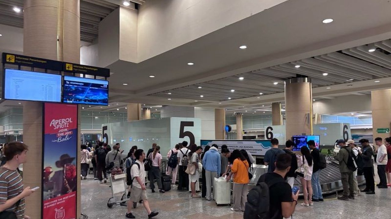 Bandara I Gusti Ngurah Rai di Bali kembali beroperasi normal setelah sempat mengalami pemadaman listrik; genset bandara memastikan operasional tetap berjalan lancar.