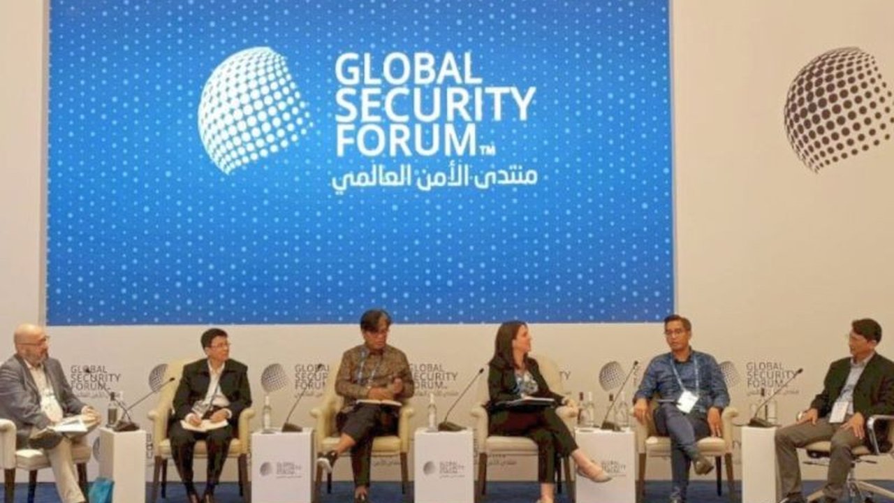 BNPT RI fokus pada pendekatan seimbang (hard dan soft approach) dalam menanggulangi terorisme pasca-pembubaran JI, termasuk menangani ribuan mantan anggotanya dan mencegah radikalisasi.