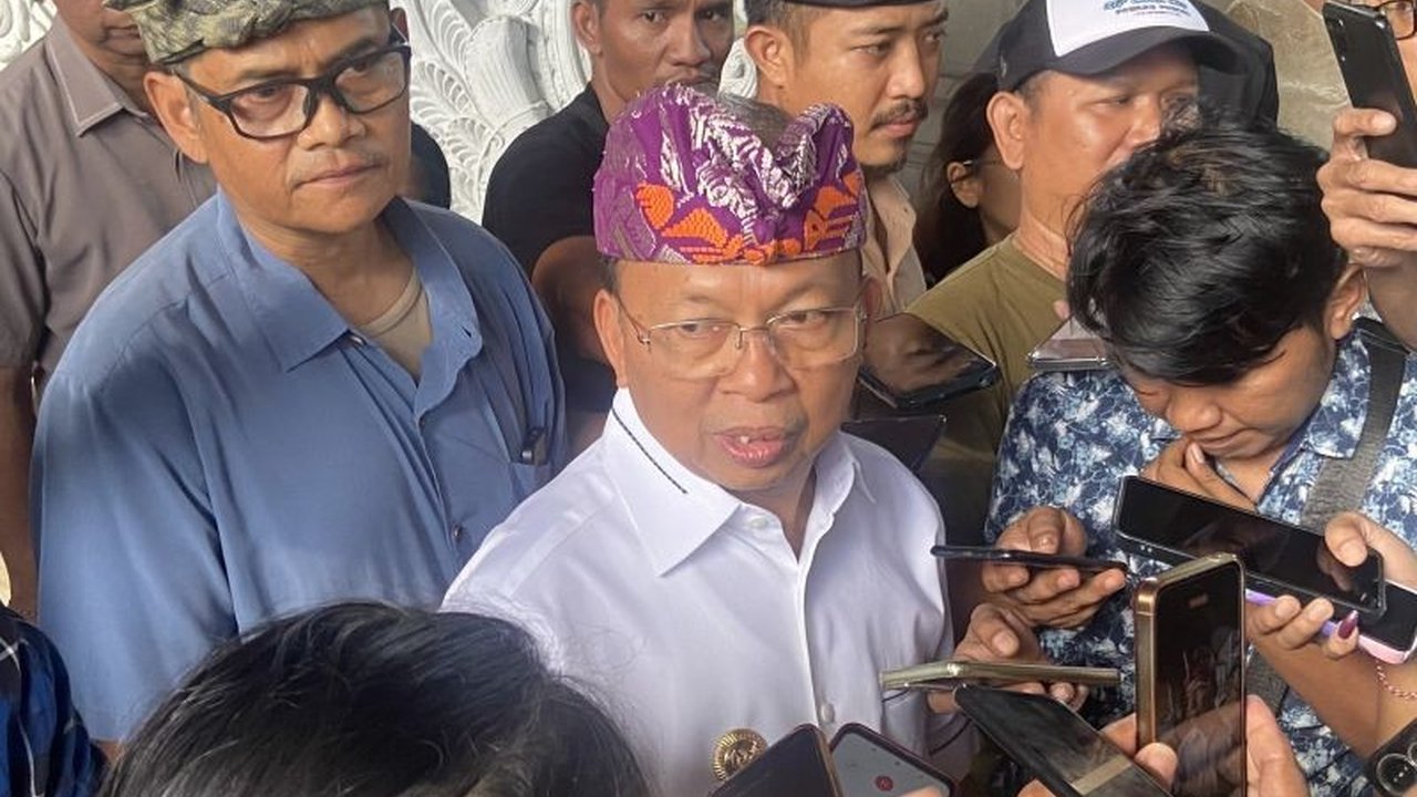 Gubernur Bali Wayan Koster mendesak PLN untuk segera mengatasi pemadaman listrik di Bali yang terjadi jelang Hari Raya Kuningan, guna mencegah gangguan pada perayaan keagamaan dan aktivitas pariwisata.
