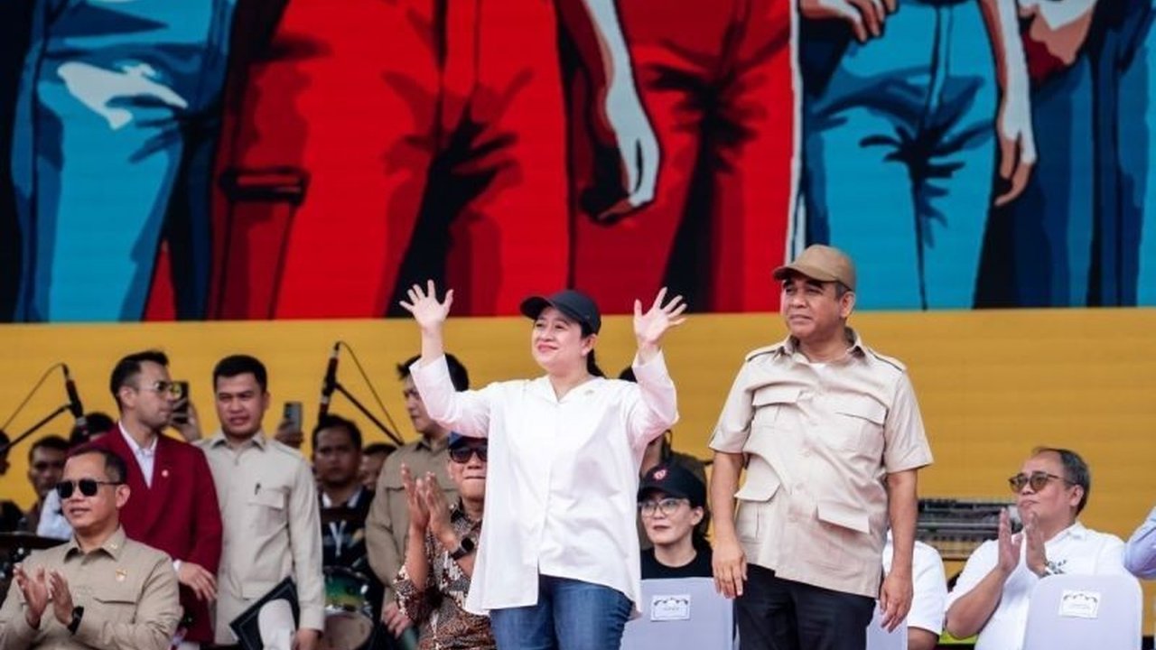 Ketua DPR RI, Puan Maharani, mendesak pemerintah melindungi pekerja di tengah ketidakstabilan ekonomi global yang menyebabkan banyak pemutusan hubungan kerja dan tantangan ketenagakerjaan lainnya.