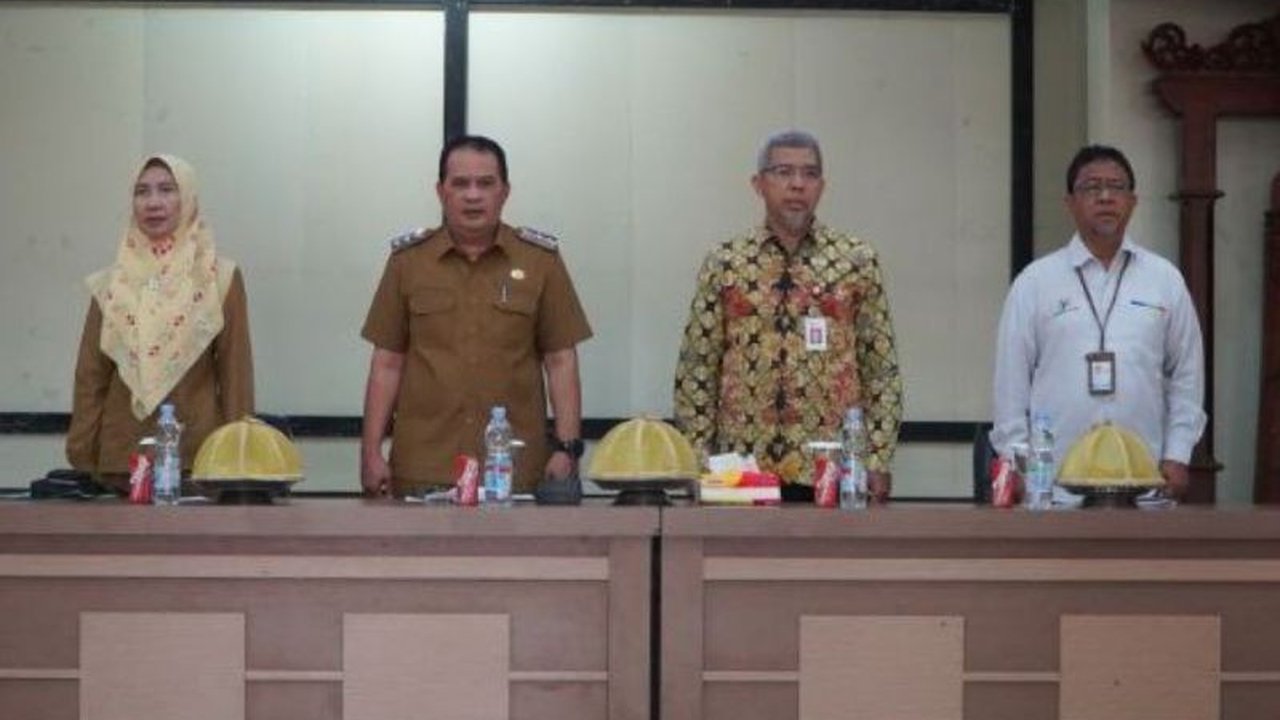 OJK Sulselbar dan TPAKD Maros bahas strategi percepatan akses keuangan di tahun 2025 untuk mendorong inklusi keuangan dan penguatan ekonomi daerah, dengan fokus pada UMKM dan literasi keuangan.