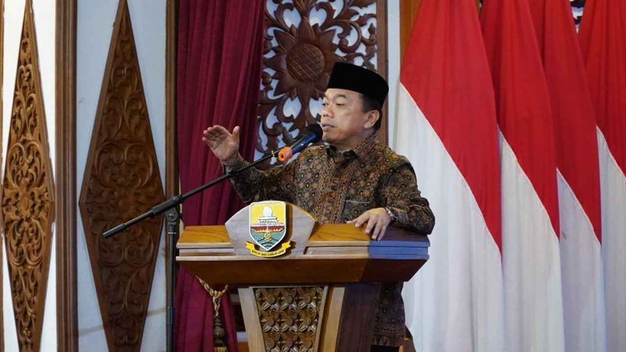 Gubernur Jambi, Al Haris, menyatakan perang terhadap premanisme yang meresahkan masyarakat dan mendukung penuh kepolisian untuk memberantasnya, sekaligus membuka hotline pengaduan 24 jam.