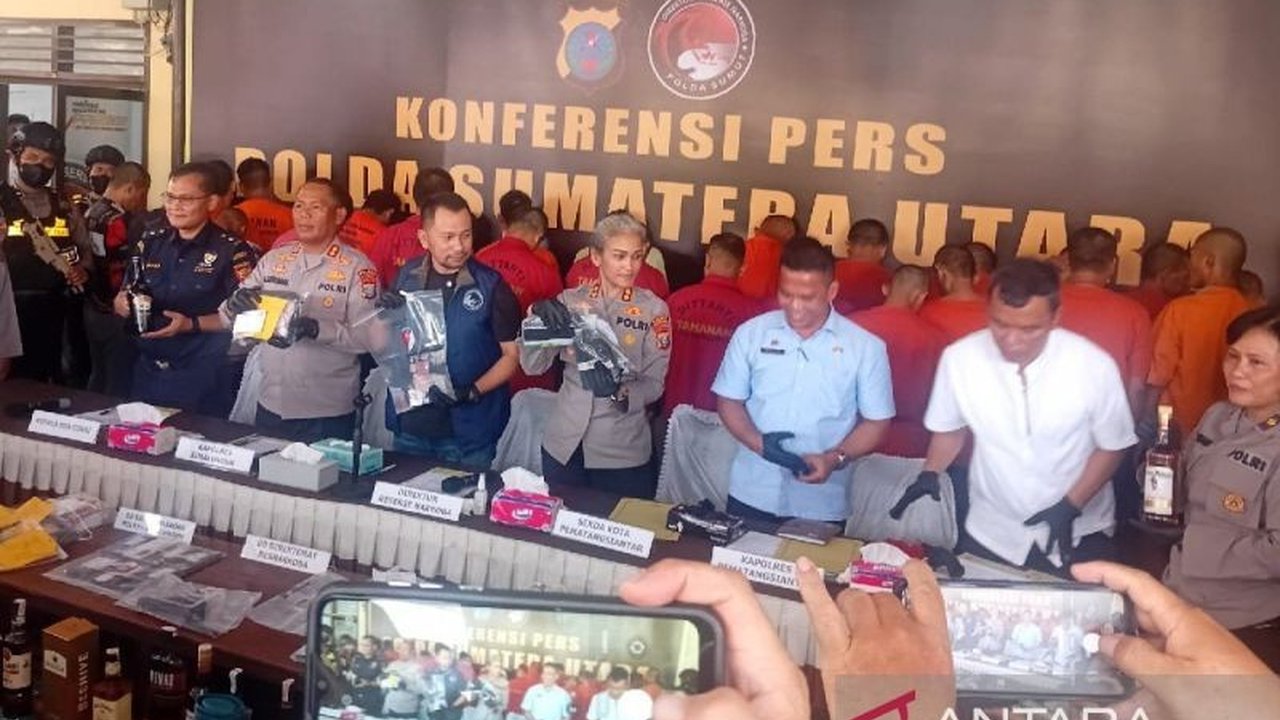 Polda Sumut berhasil mengungkap 101 kasus narkoba dalam empat bulan, menangkap 159 tersangka dan menyita berbagai jenis narkoba, menyelamatkan ribuan jiwa dari bahaya penyalahgunaan narkoba.