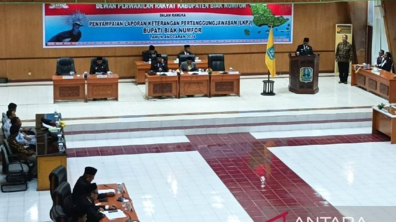 DPRK Biak Numfor menggunakan LKPJ Bupati tahun anggaran 2024 sebagai alat evaluasi kinerja pemerintah daerah, yang mencakup pembangunan, keuangan, pelayanan publik, dan kesejahteraan masyarakat.