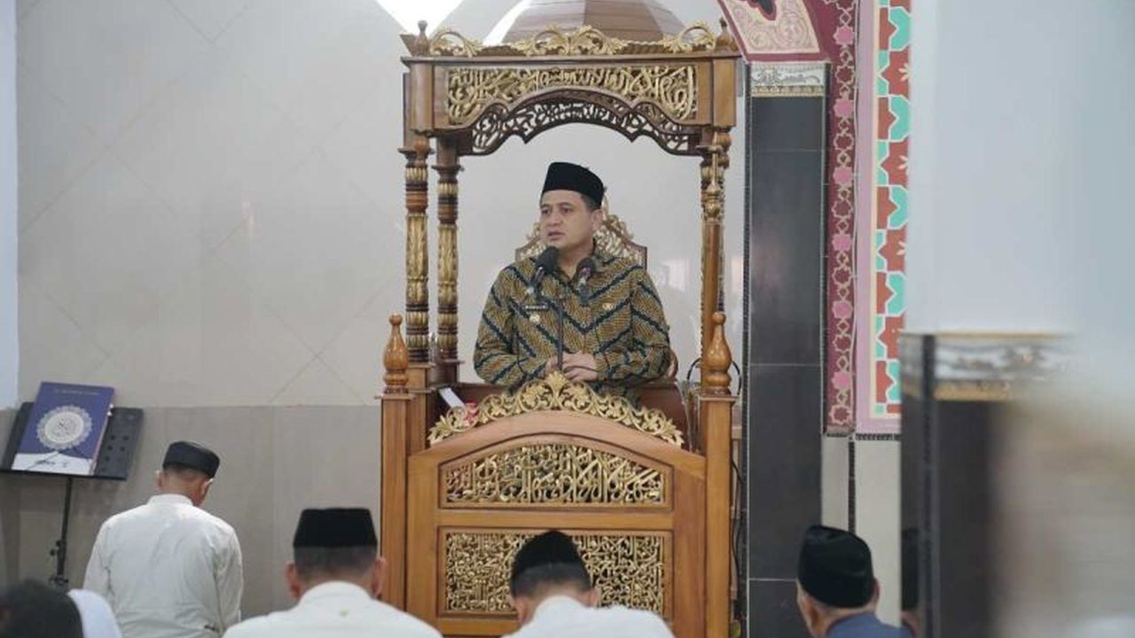 Pemerintah Kota Makassar mengajak takmir masjid untuk berperan aktif dalam membina akhlak anak-anak, guna menciptakan generasi penerus bangsa yang berakhlak mulia dan berbudi pekerti luhur.