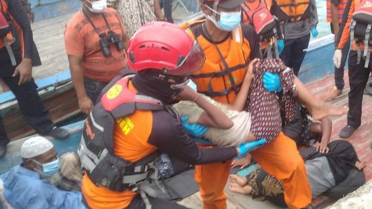 Kejaksaan Negeri Aceh Selatan telah melimpahkan berkas perkara penyelundupan 152 imigran Rohingya ke Pengadilan Negeri Tapaktuan, dengan empat tersangka terancam hukuman berlapis terkait pelanggaran keimigrasian, pelayaran, dan pencucian uang.