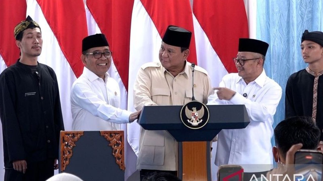 Presiden Prabowo Subianto berkomitmen melakukan penghematan anggaran untuk mempercepat perbaikan 330.000 sekolah di Indonesia, khususnya 200.000 sekolah negeri yang kondisinya memprihatinkan.