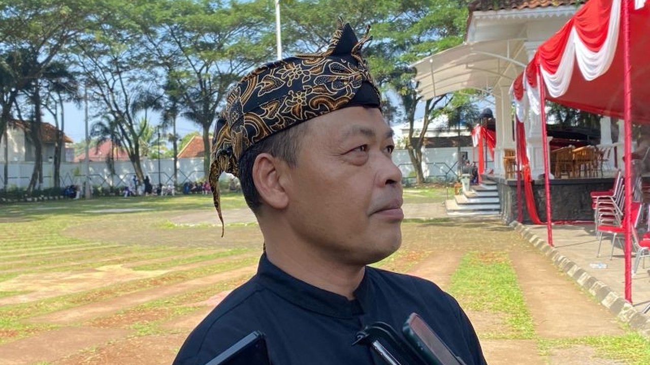 Pemkab Cianjur gencar sosialisasikan pentingnya pendidikan untuk menekan angka putus sekolah yang mencapai 48.118 anak, dengan pendekatan komprehensif melibatkan siswa, orang tua, dan perangkat desa.