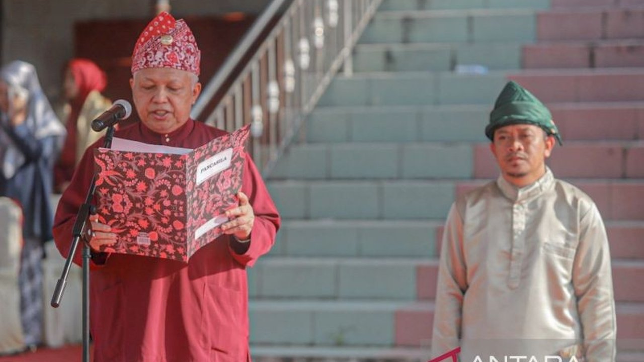 Pemkab Bangka Barat giat sosialisasikan program 'Tujuh Kebiasaan Anak Indonesia Hebat' untuk mencetak generasi berkualitas, bertepatan dengan Hari Pendidikan Nasional.
