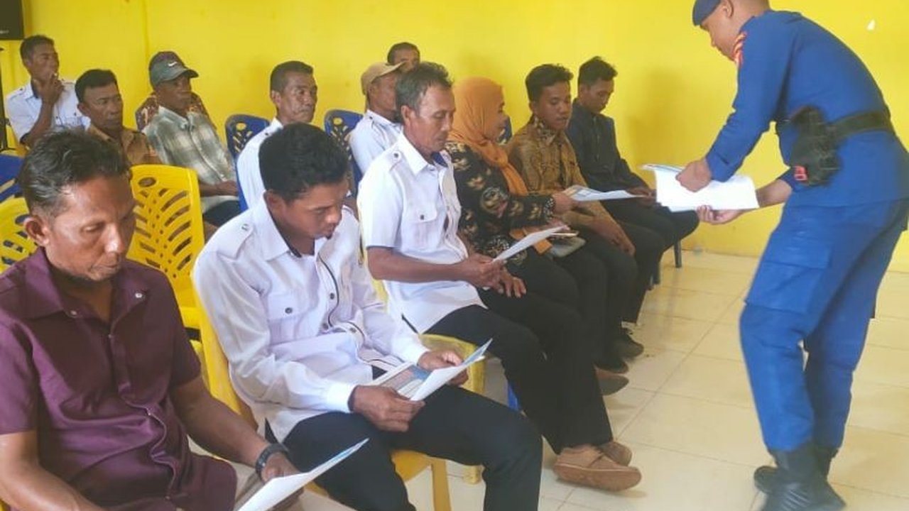Ditpolairud Polda Maluku Utara melakukan sosialisasi bahaya destructive fishing kepada nelayan di Pulau Taliabu untuk mencegah kerusakan ekosistem laut dan melindungi keberlanjutan sumber daya perikanan.