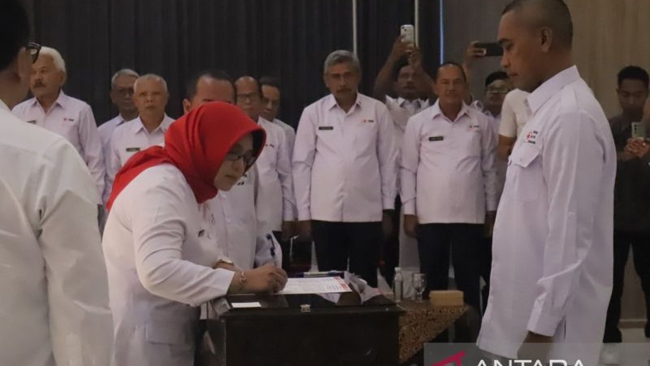 Pemerintah Kabupaten Cirebon mendorong penguatan kelembagaan Palang Merah Indonesia (PMI) di tingkat kecamatan untuk mempercepat respons terhadap kebutuhan kemanusiaan.