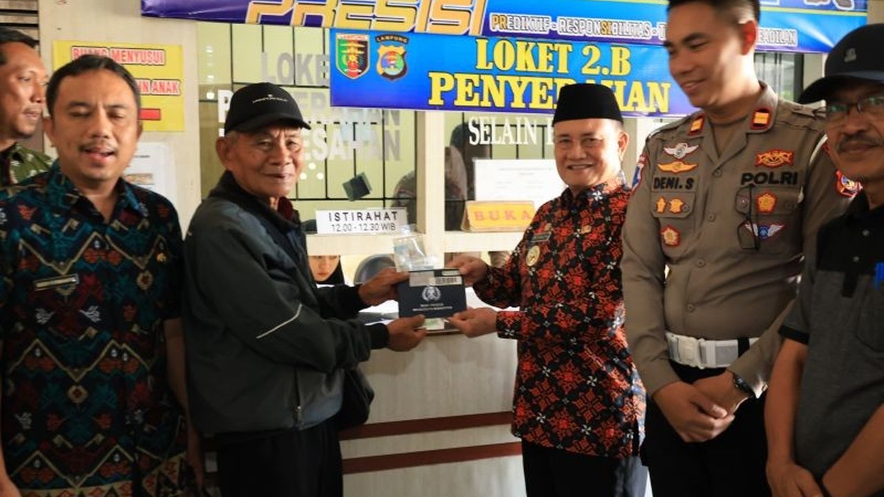 Wakil Bupati Lampung Barat, Mad Hasnurin, mengajak masyarakat untuk memanfaatkan program pemutihan pajak kendaraan bermotor yang menawarkan keringanan pembayaran hingga akhir Juli 2025.