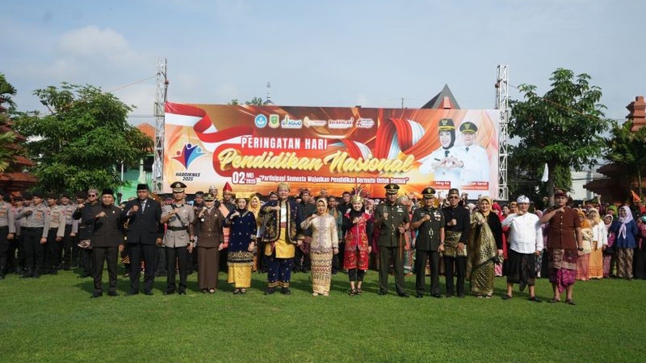 Wali Kota Mojokerto, Ika Puspitasari, memastikan penerapan Tujuh Kebiasaan Anak Indonesia Hebat di seluruh satuan pendidikan untuk membentuk generasi muda yang berkarakter, sehat, dan produktif.