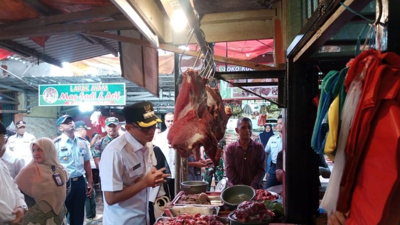 Harga daging sapi di Tanjungpandan, Belitung turun Rp10.000 per kilogram menjadi Rp150.000 setelah Idul Fitri, sementara harga bahan pokok lain relatif stabil.