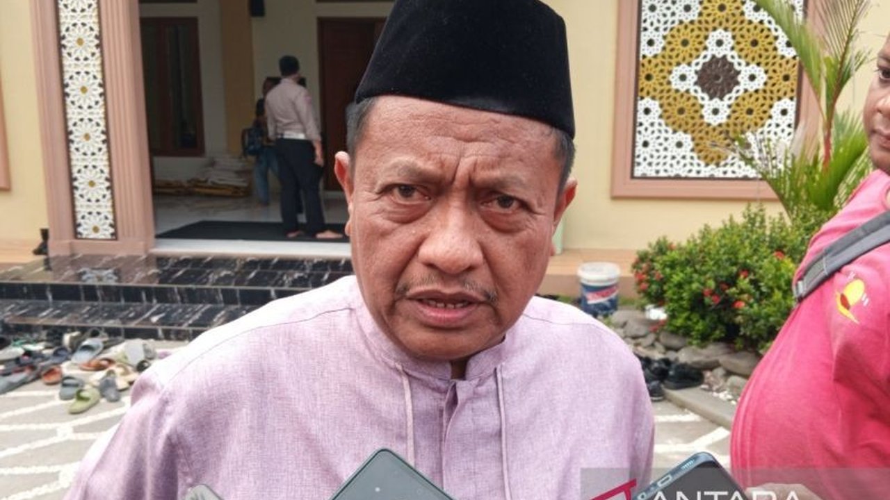 Disdik Kabupaten Cirebon meluncurkan program sekolah unggulan di sembilan sekolah sebagai upaya peningkatan mutu dan pemerataan pendidikan, ditandai dengan uji coba program dan pelatihan guru.