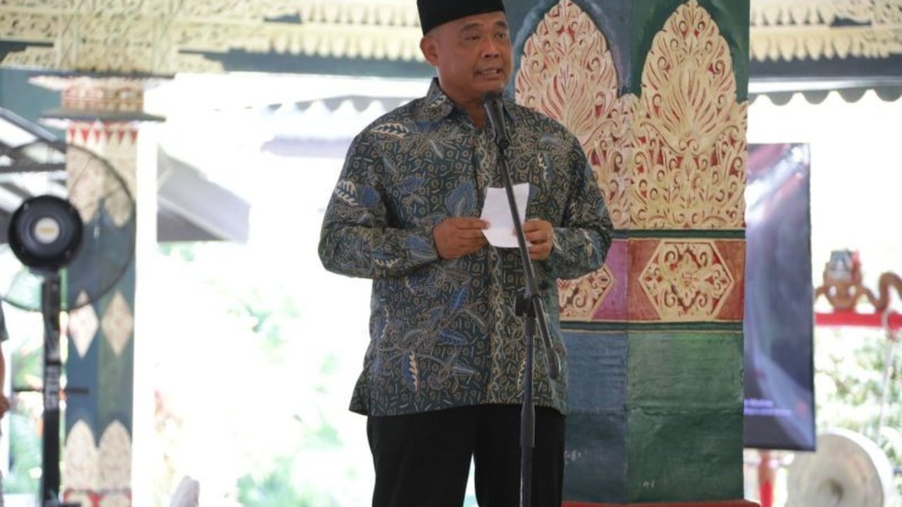 Bupati Sleman, Harda Kiswaya, dan Wakil Bupati Danang Maharsa berkomitmen memberikan pelayanan terbaik bagi masyarakat Sleman selama lima tahun mendatang, hal ini disampaikan saat menghadiri acara temu purna bhakti praja.