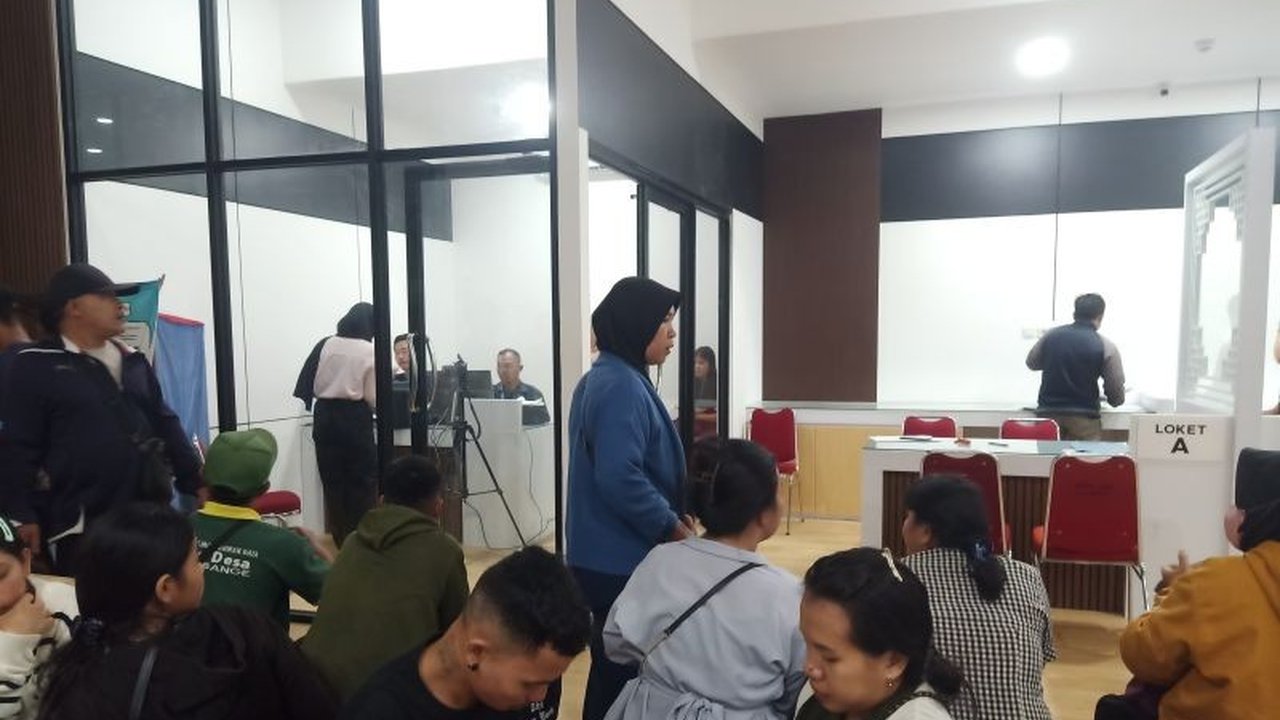 Dinas Dukcapil Bengkayang, Kalimantan Barat, telah melayani pembuatan KTP elektronik kepada 189.541 penduduk (90,4 persen), dan akan melakukan jemput bola untuk mencapai target nasional.