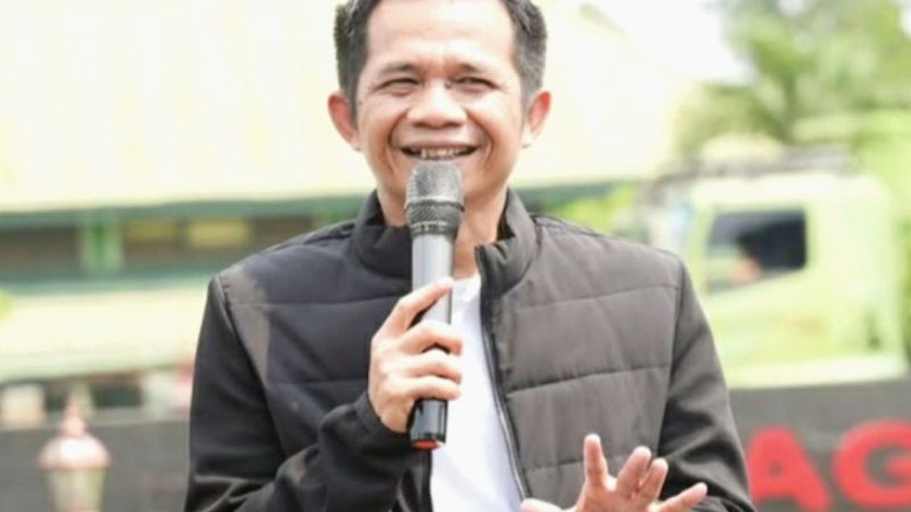 Pemkab Purwakarta resmi terbitkan Perbup yang melarang pelajar menggunakan handphone di lingkungan sekolah dan rumah, bertujuan meningkatkan prestasi akademik dan perkembangan karakter.