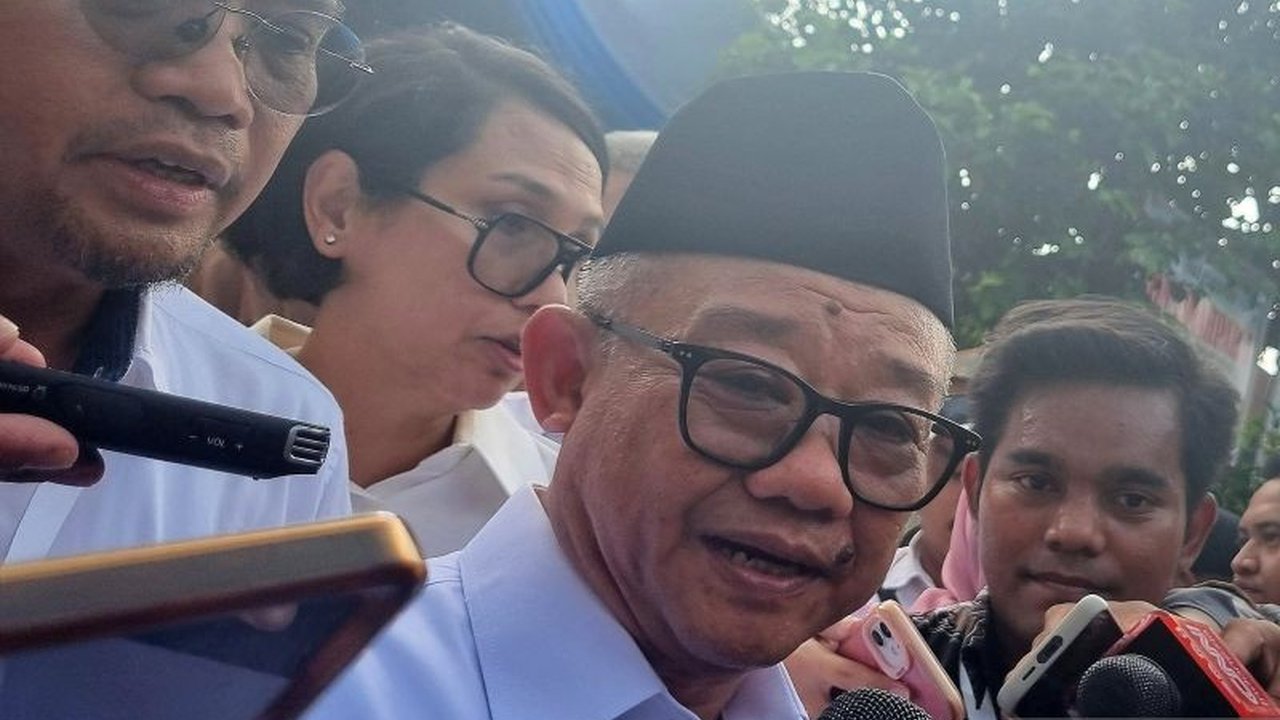 Kemendikdasmen siap distribusikan 15.000 smart board dan program digitalisasi pendidikan lainnya senilai Rp2 triliun untuk meningkatkan kualitas belajar mengajar di 15.000 satuan pendidikan di Indonesia.