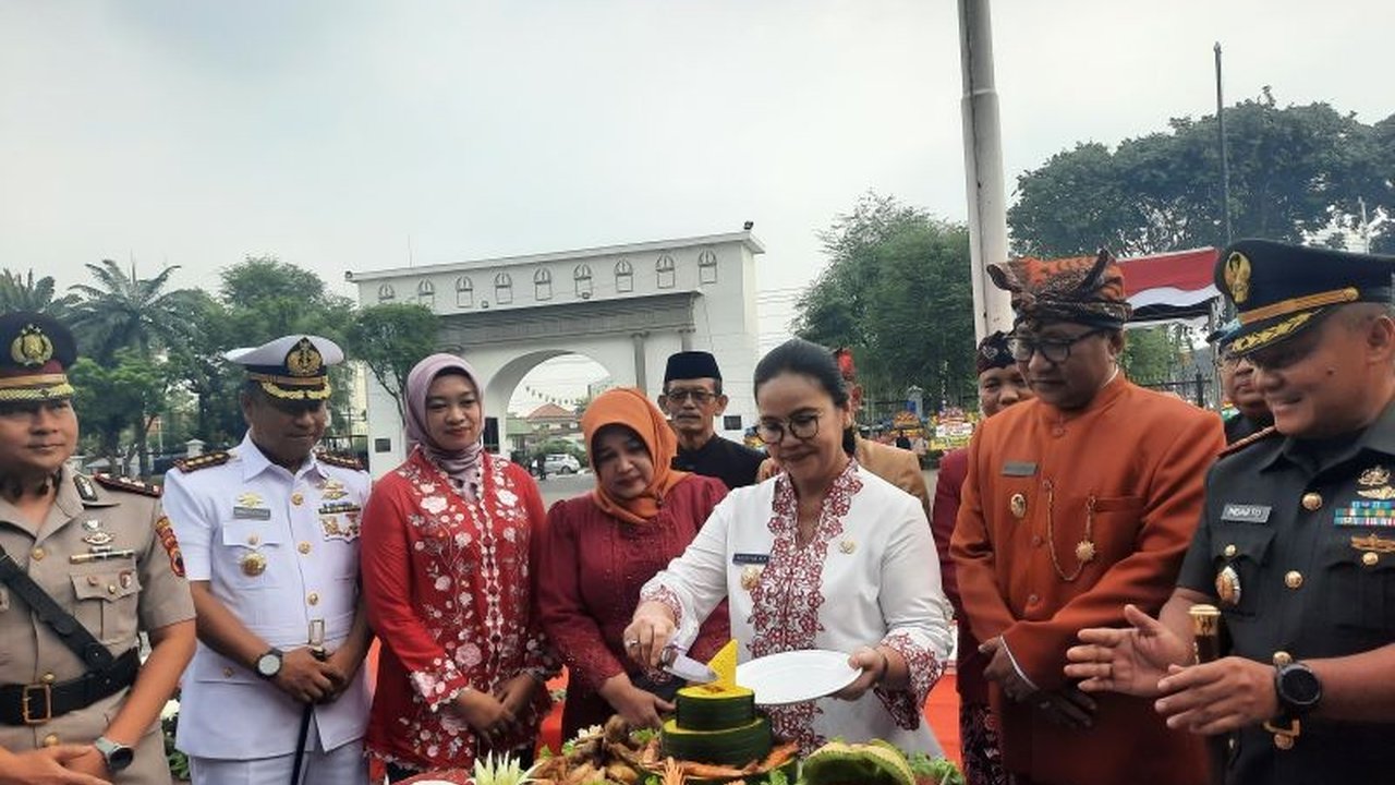 Wali Kota Semarang, Agustina Wilujeng Pramestuti, menetapkan infrastruktur sebagai prioritas utama pembangunan kota hingga tahun 2025, mencakup jalan, jembatan, drainase, pendidikan, dan kesehatan.