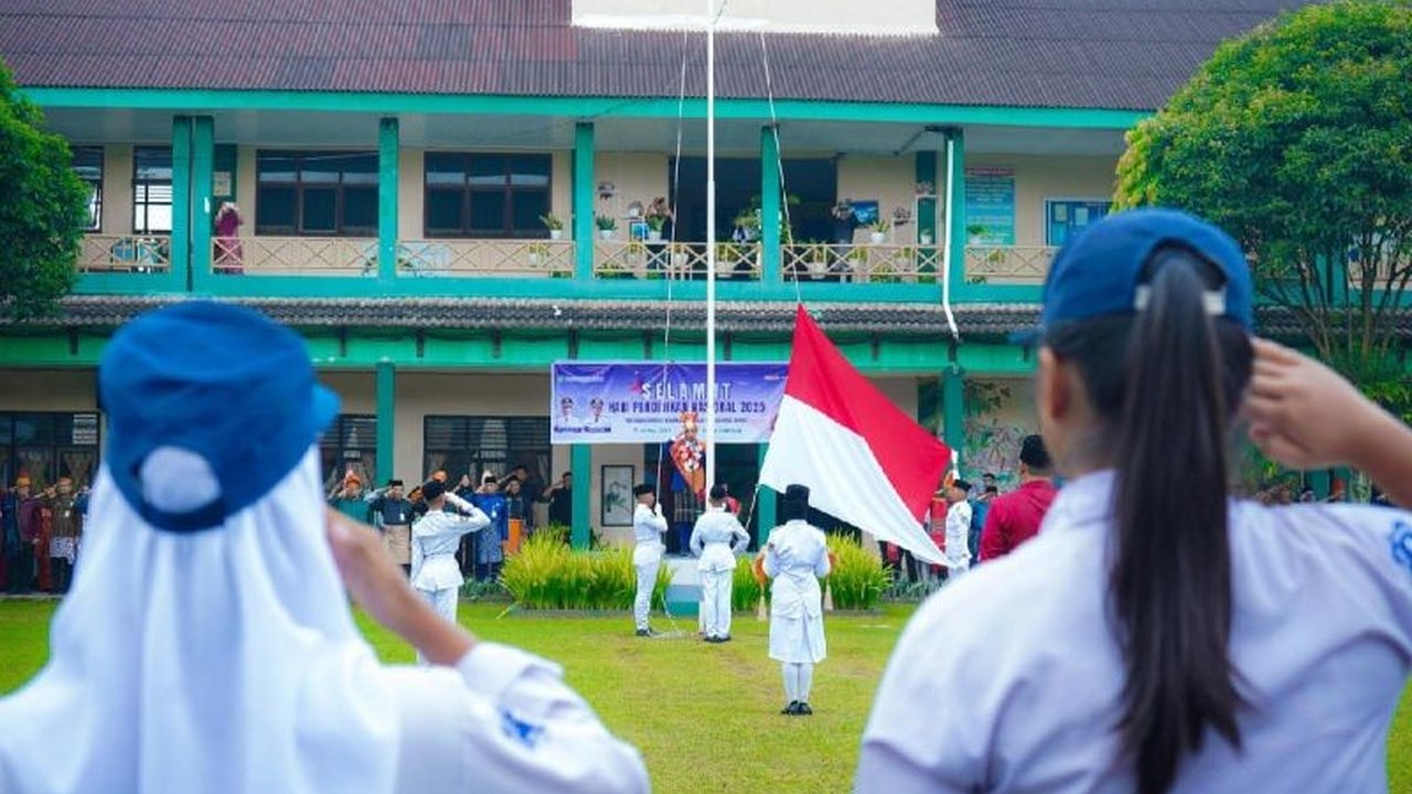 Wali Kota Medan, Rico Tri Putra Waas, menekankan pentingnya Hari Pendidikan Nasional (Hardiknas) sebagai momentum untuk meningkatkan kualitas pendidikan dan memastikan akses yang setara bagi seluruh warga, tanpa diskriminasi.