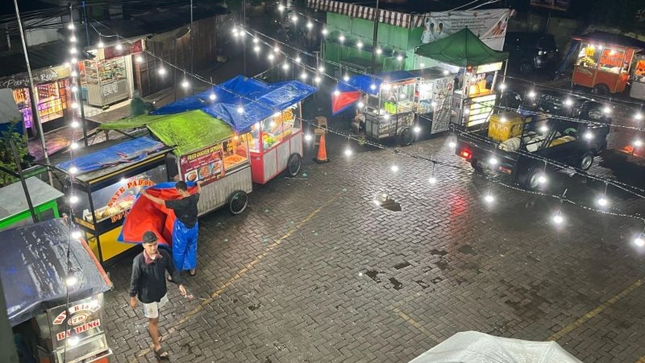 Perumda Pasar Tohaga Bogor berhasil melakukan penataan PKL Pasar Ciluar melalui pendekatan mediasi, merelokasi 17 pedagang ke area parkir tanpa penggusuran, dan berencana untuk memberdayakan mereka dengan program digitalisasi dan BPJS Ketenagakerjaan.